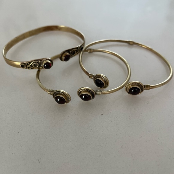 Three brass adjustable bangles with garnet semi precious stones - Picture 2 of 4